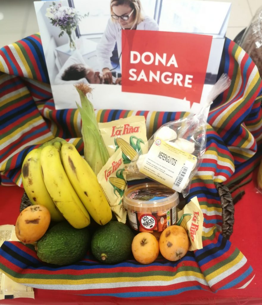 Gofio, mojo, chorizo y dulces para los y las donantes con motivo del Día de Canarias