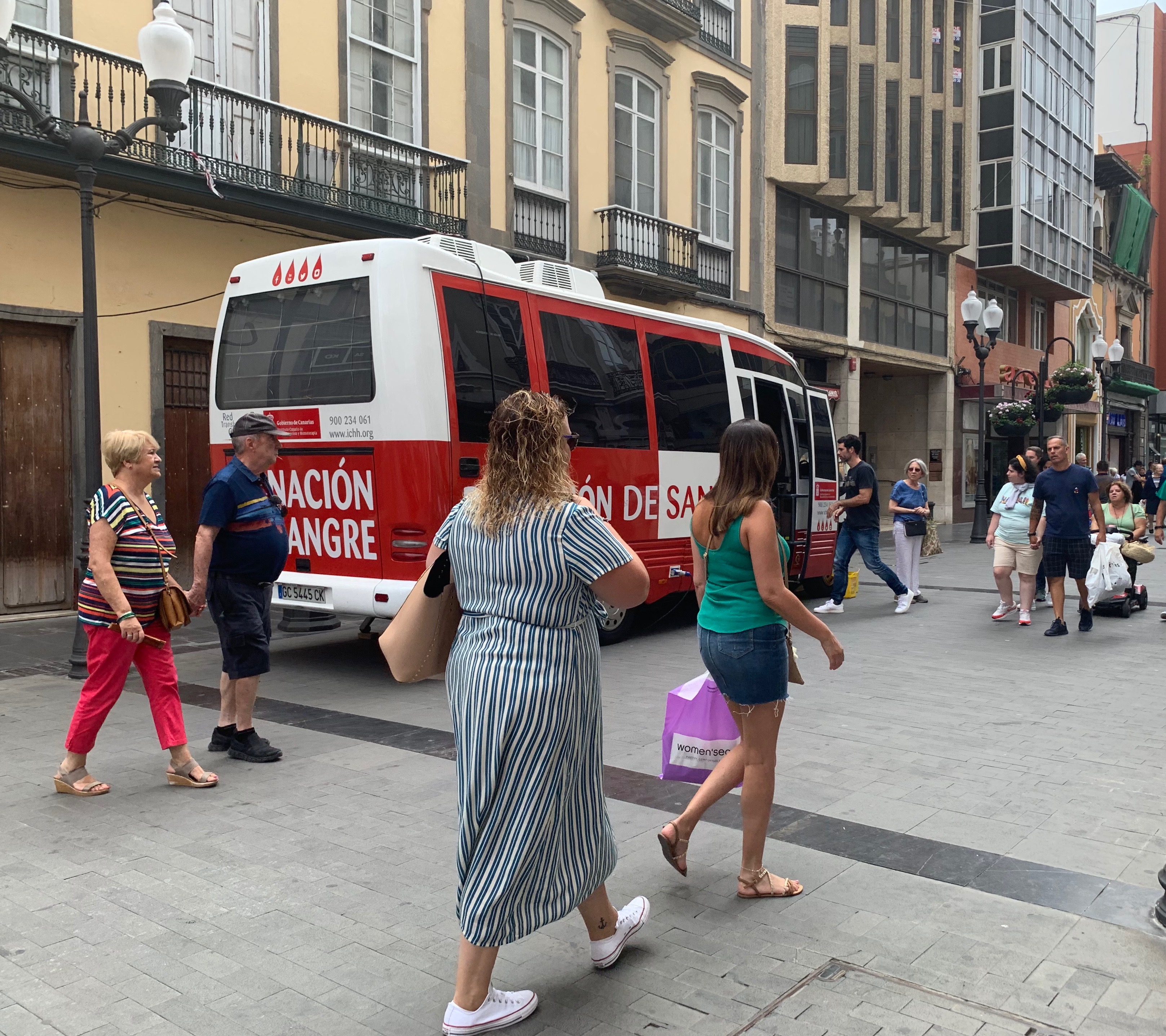 Unidad móvil en Triana