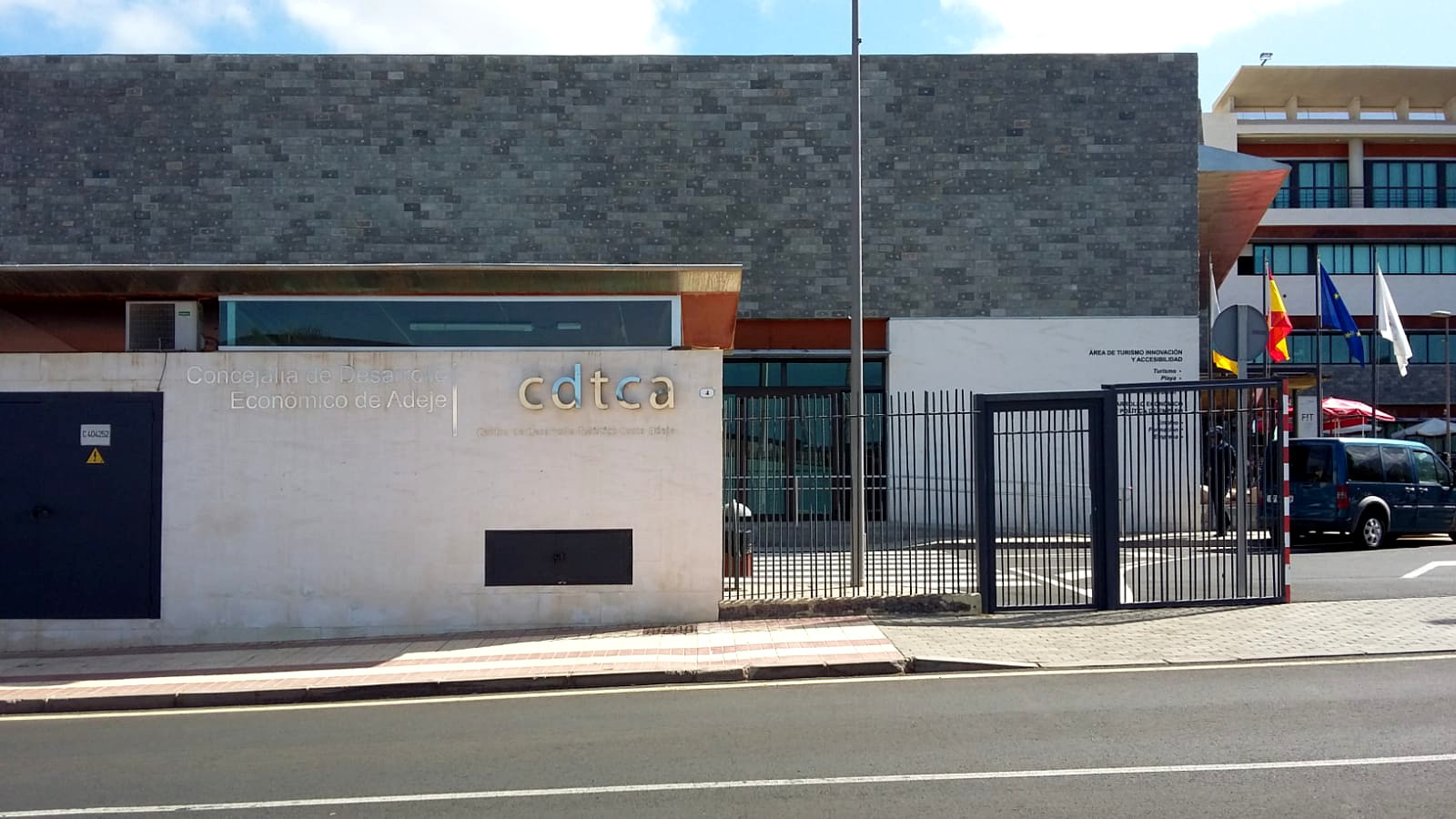 Adeje acoge un punto de donación temporal del ICHH en el CDTCA