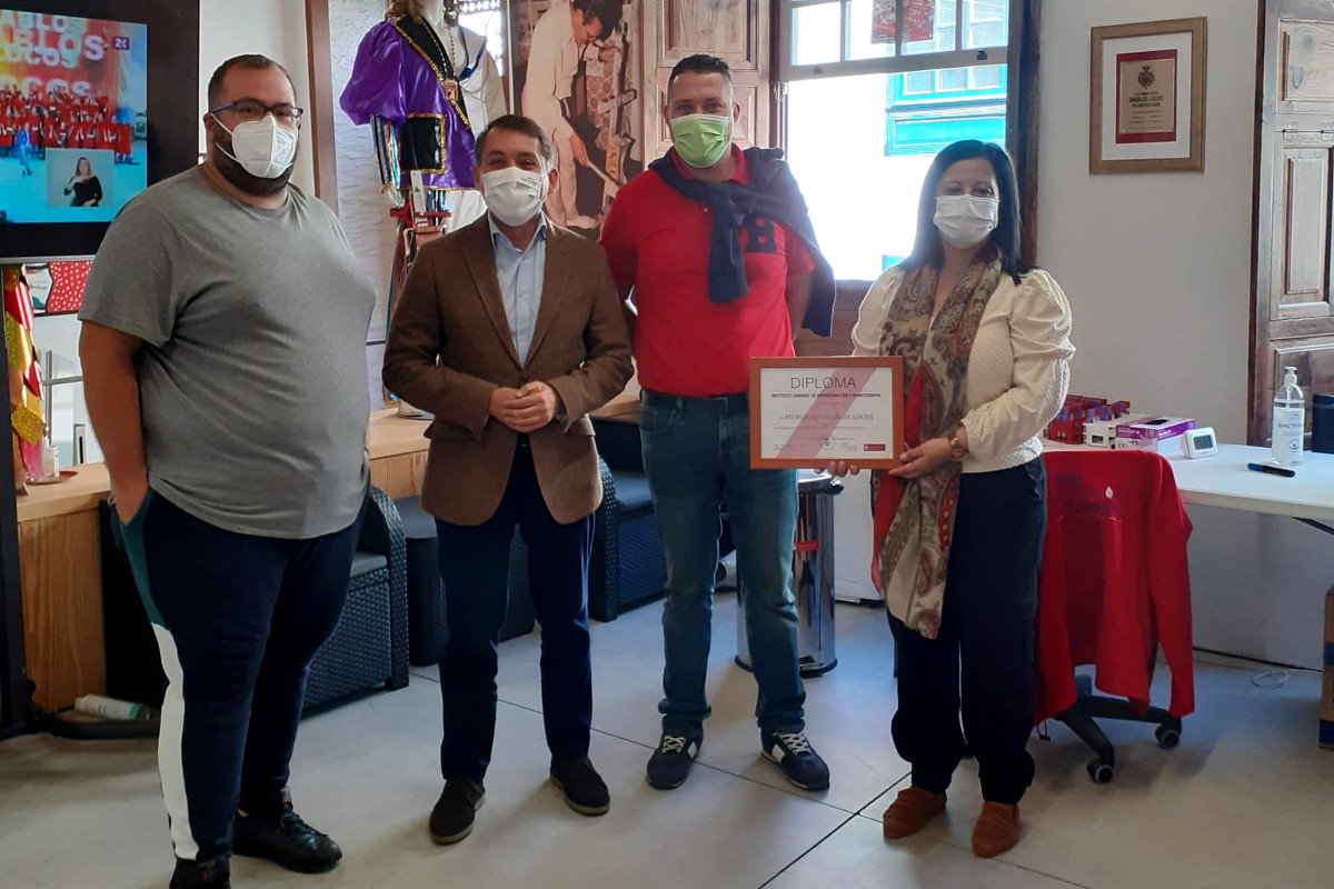 El ICHH comenzó ayer su campaña de donación con la murga Los Diablos Locos