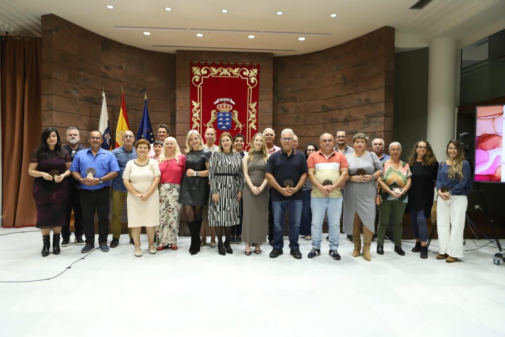 Sanidad y el Parlamento de Canarias rinden homenaje a las personas grandes donantes de Canarias
