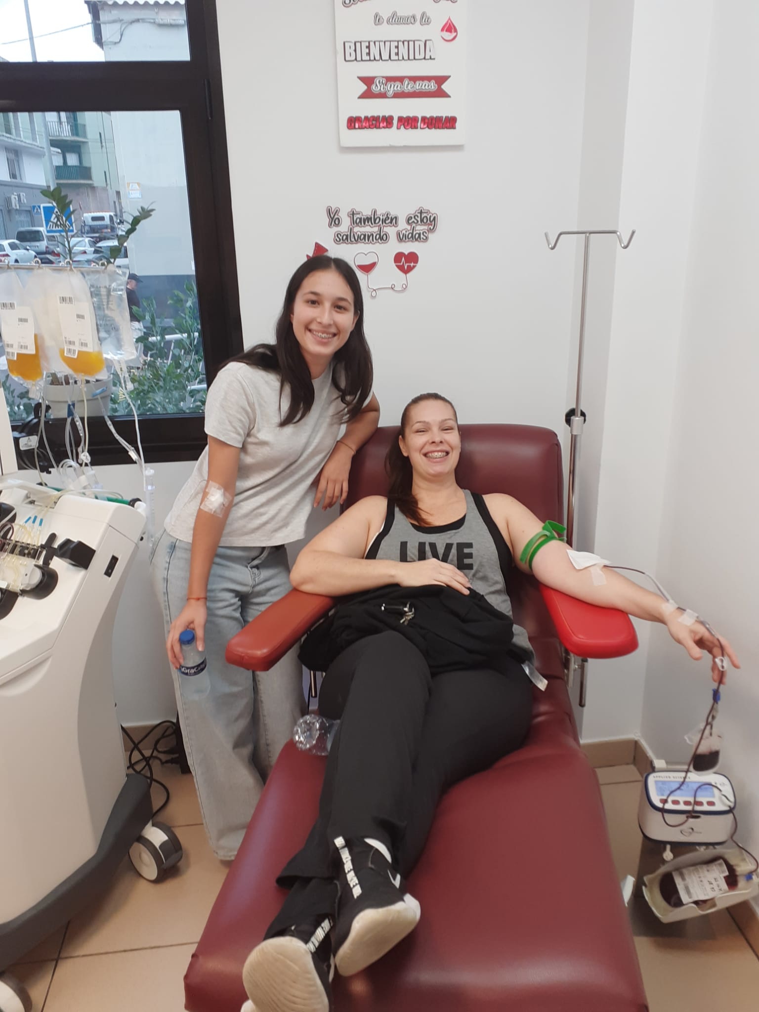 Donantes de sangre en el punto fijo del CCSS de San Isidro