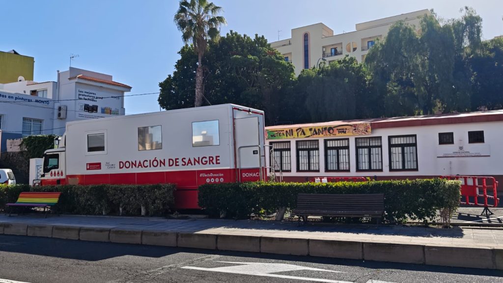 Unidad móvil de donación de sangre en Icod de los Vinos