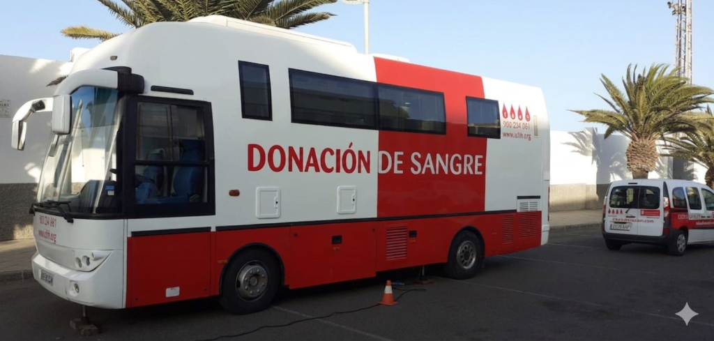 Unidad móvil de donación de sangre en la Ciudad Deportiva de Arrecife