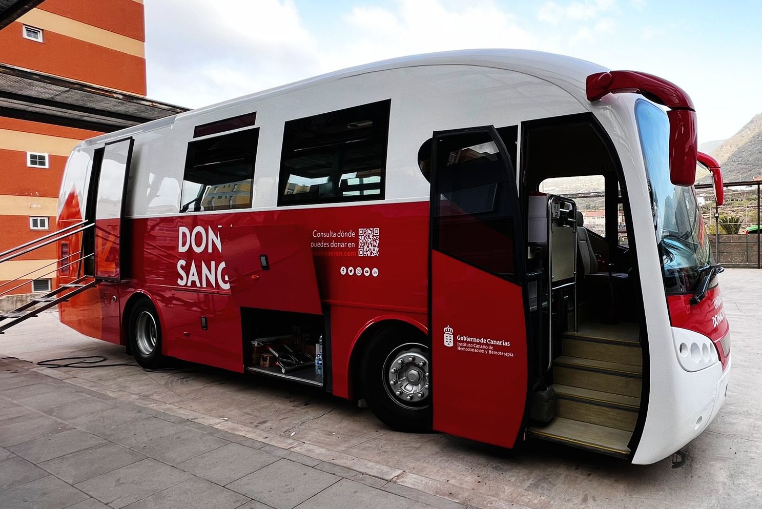 Unidad móvil de donación en sangre en Candelaria